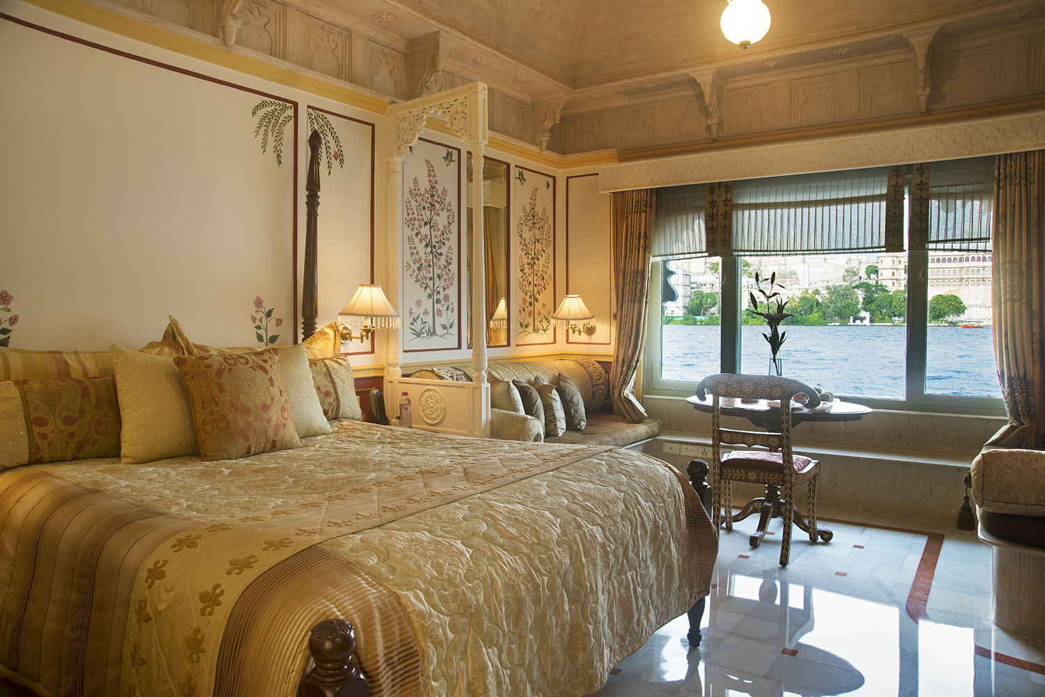 R&S_Wogli_58587547-H1-Luxury_Room_L_V_Double_B_Palace_Butler_S-3×2