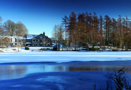 Gilpin-Lake-House-in-the-Snow-1024×380