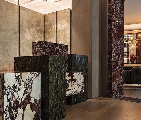 Reception_desk_in_marmo