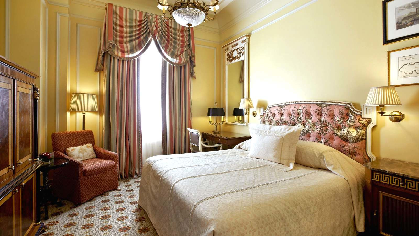 Hotel_Grande_Bretagne_Guest_Room_Classic_Room