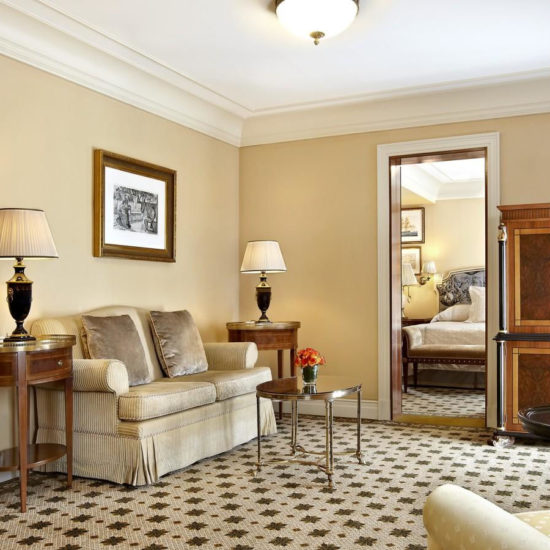 hd-hotel-grande-bretagne-athens-executive-grande-suite-living-room