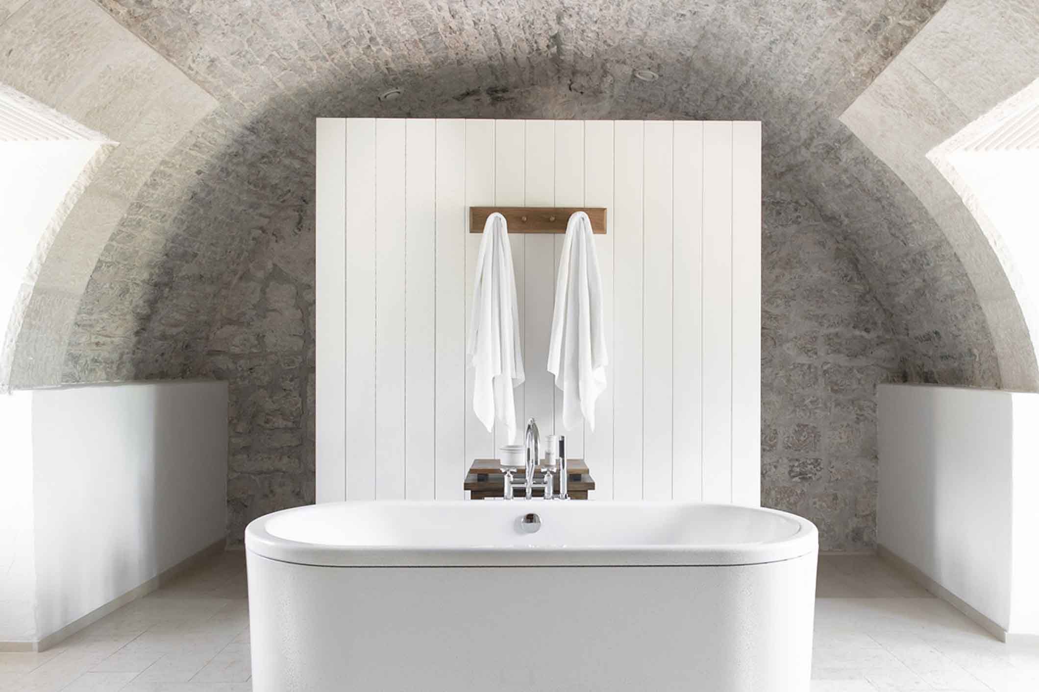 cottage_bathroom_high_res_2385