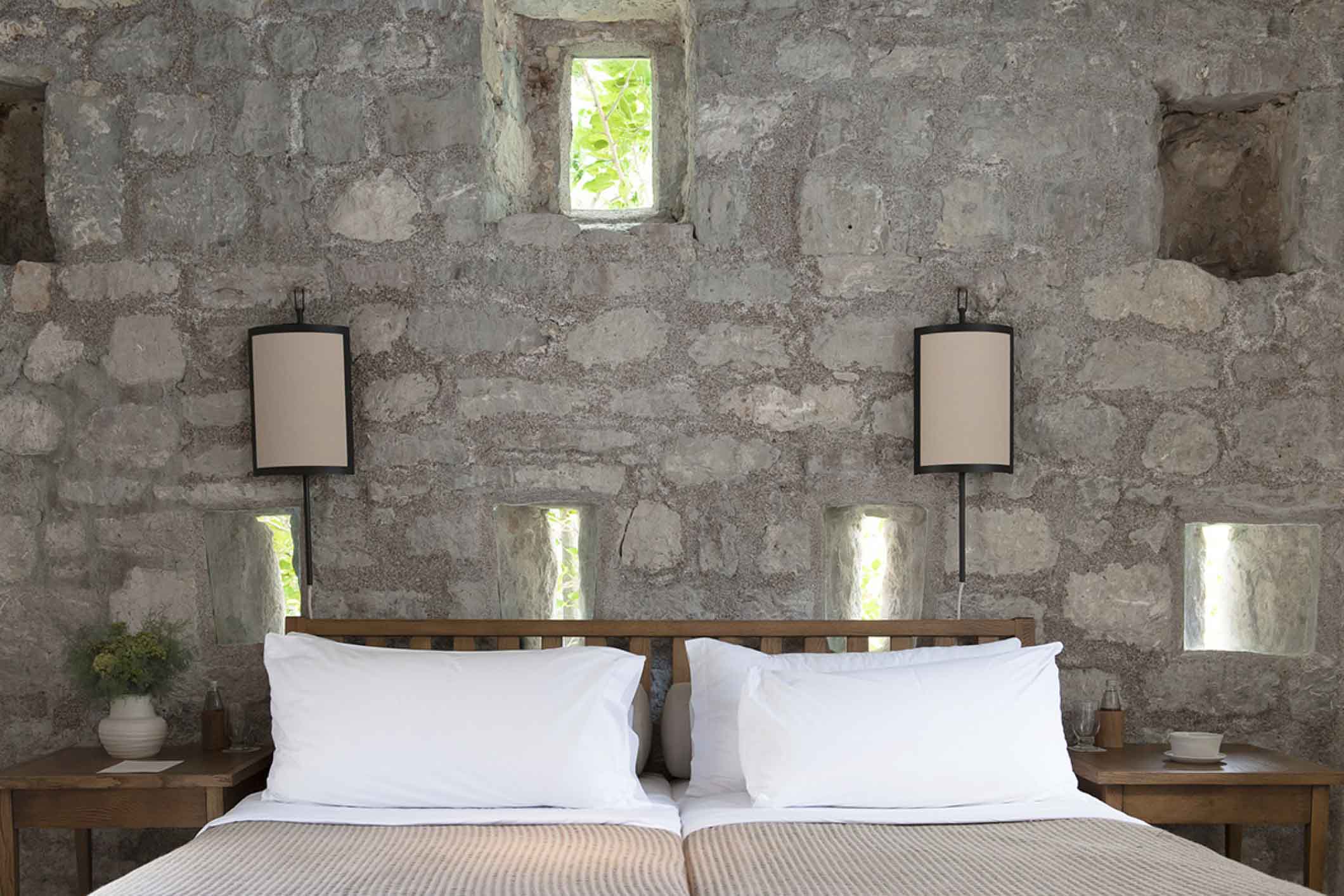deluxe_cottage_bedroom_high_res_2435